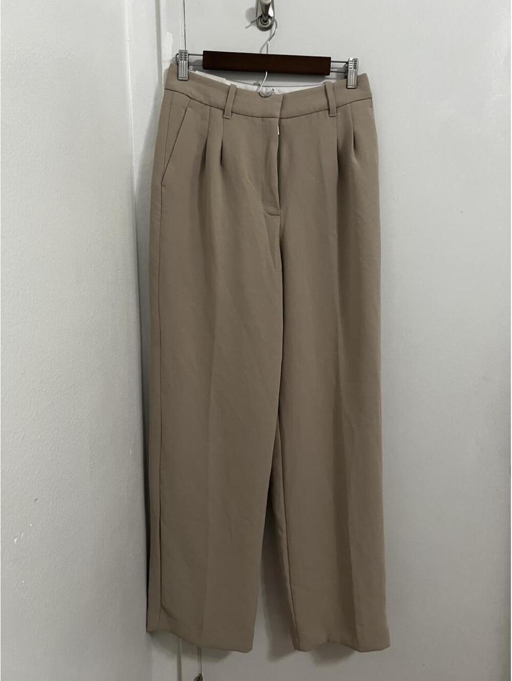 Aritzia Effortless Pant - Crepette | Metropolis Beige | Size 6 Regular High Rise